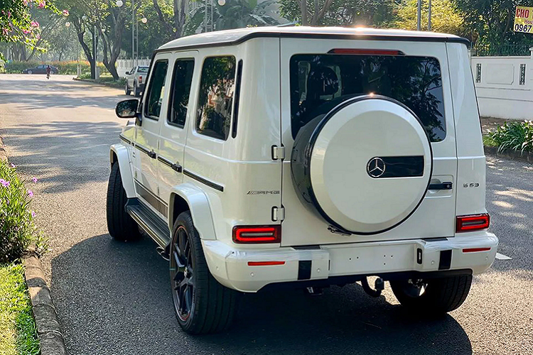 Mercedes-Benz G-Class là dòng xe có khả năng off-road vượt trội, có một câu nói rất tâm đắc về G-Class: “G-Class có thể đi được tất cả các loại đường một chiếc xe khác có thể đi, nhưng không phải mọi con đường nó đã đi qua - các xe khác đều đi được”.