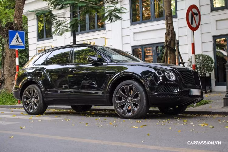 Được ra mắt vào tháng 9/2015 tại triển lãm Frankfurt Motorshow, mẫu SUV siêu sang Bentley Bentayga hoàn toàn mới được biết đến là chiếc xe gầm cao đầu tiên đến từ thương hiệu đình đám Anh Quốc.
