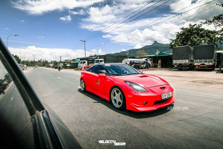 Thêm vào đó, xe còn có thêm trang bị mâm xe màu bạc với kích thước 18 inch sáng bóng góp phần gia tăng diện mạo khoẻ khoắn ở phần ngoại thất.