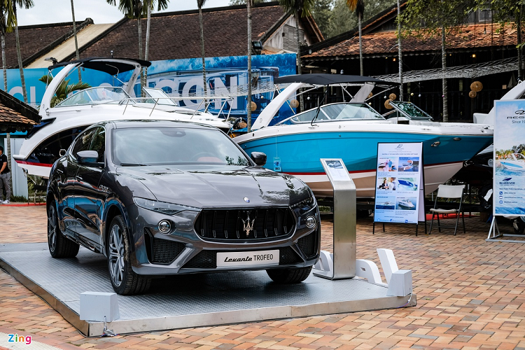 Ngày 30/12, hàng chục du thuyền và siêu xe tụ họp tại một sự kiện được tổ chức tại quận 2, TP.HCM. Đây là sự kiện về du thuyền có quy mô khá lớn khi quy tụ hầu hết nhà phân phối du thuyền tại Việt Nam. 