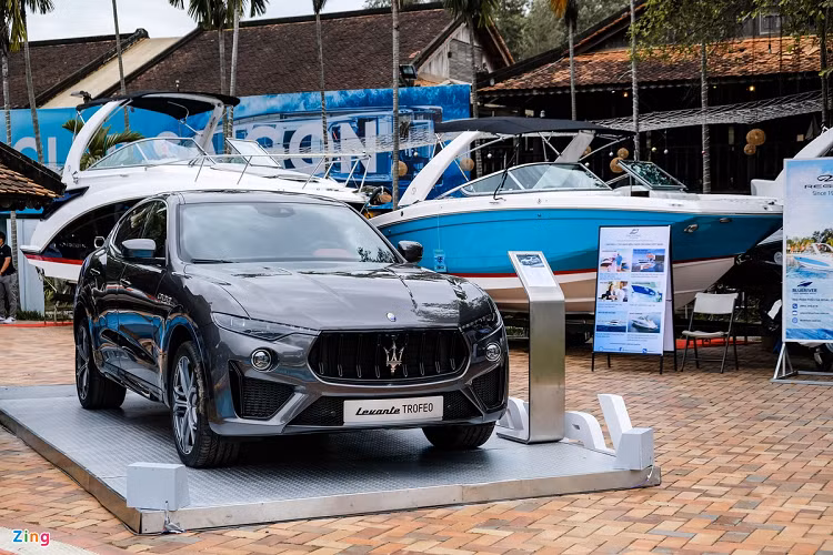 Ngày 30/12, hàng chục du thuyền và siêu xe tụ họp tại một sự kiện được tổ chức tại quận 2, TP.HCM. Đây là sự kiện về du thuyền có quy mô khá lớn khi quy tụ hầu hết nhà phân phối du thuyền tại Việt Nam. 