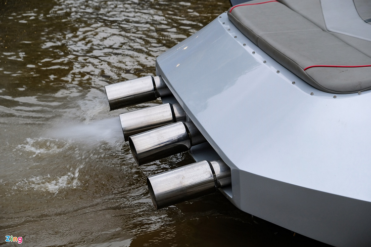 V40GT có 3 phiên bản với mức công suất từ 1.120 mã lực đến 2.700 mã lực. Vận tốc tối đa của mẫu cano thể thao này theo công bố của hãng là 222 km/h.