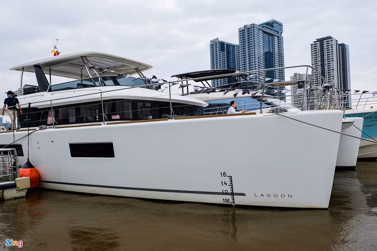 Đắt giá nhất trong sự kiện này và cũng thuộc nhóm du thuyền đắt đỏ nhất Việt Nam hiện nay là chiếc Lagoon 630 Motor Yacht (MY). Lagoon 630 MY cũng là mẫu du thuyền 2 thân duy nhất và lớn nhất tại Việt Nam. Lagoon 630 MY có chiều dài 19,2- 21 m, ngang 10 m. Cung cấp sức mạnh cho thuyền là 2 động cơ của Volvo, cho ra tổng công suất 600 mã lực. Chiếc du thuyền này có thể di chuyển với tốc độ 16-17 hải lý/h. 
