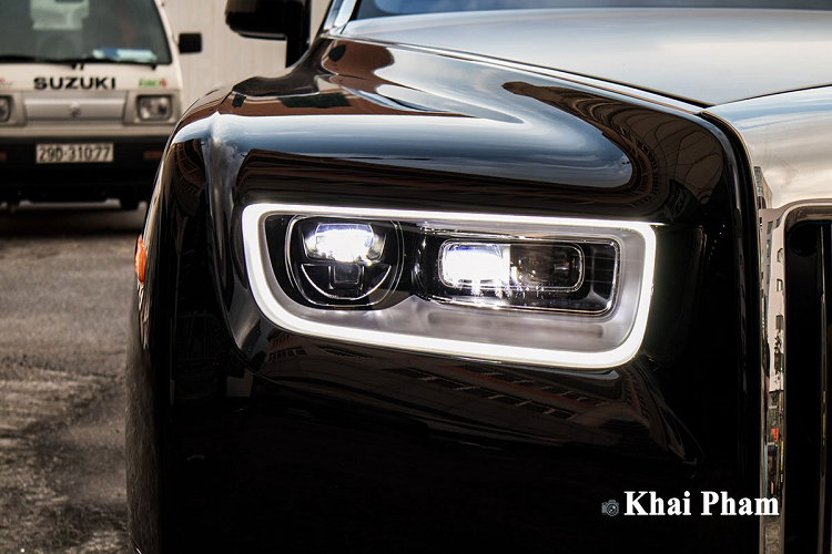 "Trái tim" xe Rolls-Royce Phantom thế hệ thứ 8 là động cơ V12, dung tích 6,75L quen thuộc tạo ra công suất cực đại 563 mã lực và mô-men xoắn 900 Nm.