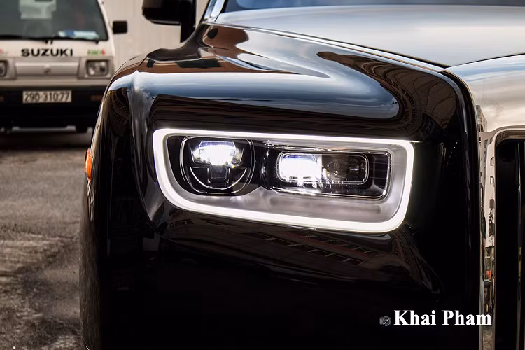 "Trái tim" xe Rolls-Royce Phantom thế hệ thứ 8 là động cơ V12, dung tích 6,75L quen thuộc tạo ra công suất cực đại 563 mã lực và mô-men xoắn 900 Nm.