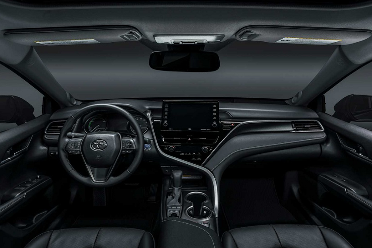 Ở bên trong, xe được trang bị màn hình thông tin giải trí mới, kích thước 7-9 inch, tùy phiên bản. Hệ thống thông tin giải trí còn được tích hợp trợ lý ảo Amazon Alexa và Android Auto/Apple CarPlay.