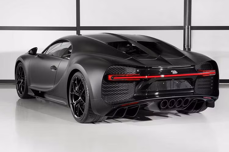 Như 1 điều báo hiệu cho nửa sau dòng sản phẩm, mẫu Bugatti Chiron thứ 250 có tên gọi là “Chiron Sport Edition Noire Sportive” – từng được Bugatti giới thiệu hồi cuối năm ngoái.