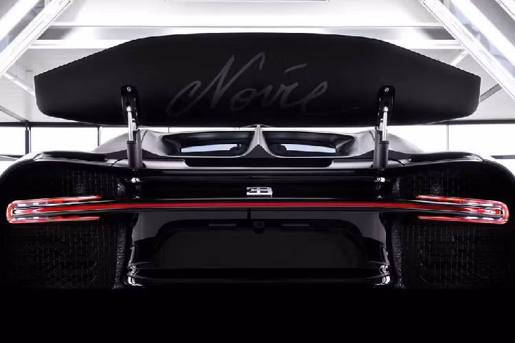 Phiên bản Chiron Sport Noire Sportive 250th được coi như cột mốc đánh dấu 1 nửa lộ trình của dòng sản phẩm Chiron. Với 150 khách hàng đã đặt mua, hiện chỉ còn chưa tới 100 chiếc Chiron được rao bán. “Đạt tới cột mốc này trong một khoảng thời gian ngắn là một thành tựu đáng kinh ngạc và đáng tự hào với chúng tôi,” trích lời Ông chủ Bugatti - Stephan Winkelmann. “Tôi đang rất mong chờ tới nửa sau của chu kỳ sản xuất.”