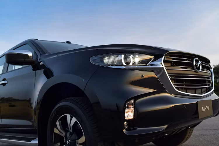 Vô lăng điều chỉnh 4 hướng, chìa khóa từ xa thông minh, động cơ có tính năng khởi động từ xa qua chìa khoá, chức năng tự động bật đèn trong cabin. 