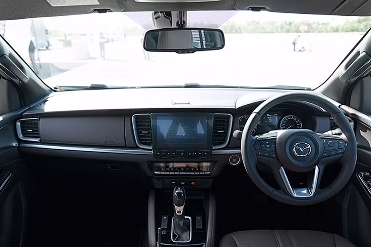 Với thiết kế mới và trang bị nổi trội, Mazda BT-50 hứa hẹn sẽ tăng sức cạnh tranh trong phân khúc bán tải cỡ trung, khi mà dòng BT-50 đang dần trở nên “yếu thế” hơn so với các đối thủ khi xét về nhiều khía cạnh như thiết kế và trang bị.