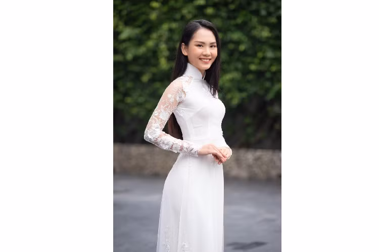 Huỳnh Nguyễn Mai Phương, sinh năm 1999, từng giành giải Hoa khôi Đại học Đồng Nai 2018. Thí sinh hoa hậu chia sẻ ngoài việc học ở trường, cô yêu thích lĩnh vực nghệ thuật. Cô có thể hát, nhảy, chơi đàn. Mai Phương cũng tham gia khóa đào tạo người mẫu. Ảnh: BTC.