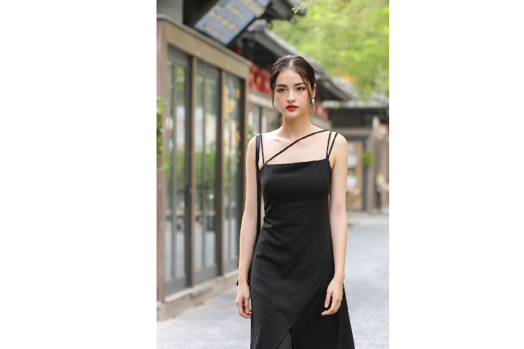 Nguyễn Hà My, Hoa khôi Duyên dáng Ngoại thương 2019, là một trong những gương mặt được chú ý ở vòng sơ khảo khu vực miền Bắc. Chia sẻ về việc đi thi hoa hậu, cô gái sinh năm 1999 bộc bạch: "Tôi hài lòng với những gì mình đang có. Tôi yêu cơ thể, yêu chính bản thân mình. Tôi nghĩ vẻ đẹp của người con gái là sự hội tụ của nhiều yếu tố. Tôi cũng không kỳ vọng bản thân sẽ phải giành được ngôi vị này hay vị trí kia. Quan trọng nhất là sau cuộc thi, tôi sẽ trở thành phiên bản tốt hơn của chính mình". Ảnh: Tùng Đoàn.