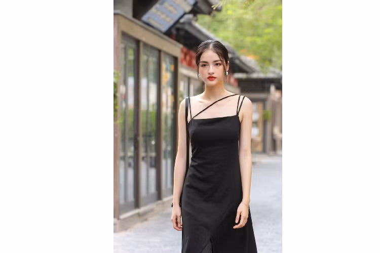 Nguyễn Hà My, Hoa khôi Duyên dáng Ngoại thương 2019, là một trong những gương mặt được chú ý ở vòng sơ khảo khu vực miền Bắc. Chia sẻ về việc đi thi hoa hậu, cô gái sinh năm 1999 bộc bạch: "Tôi hài lòng với những gì mình đang có. Tôi yêu cơ thể, yêu chính bản thân mình. Tôi nghĩ vẻ đẹp của người con gái là sự hội tụ của nhiều yếu tố. Tôi cũng không kỳ vọng bản thân sẽ phải giành được ngôi vị này hay vị trí kia. Quan trọng nhất là sau cuộc thi, tôi sẽ trở thành phiên bản tốt hơn của chính mình". Ảnh: Tùng Đoàn.