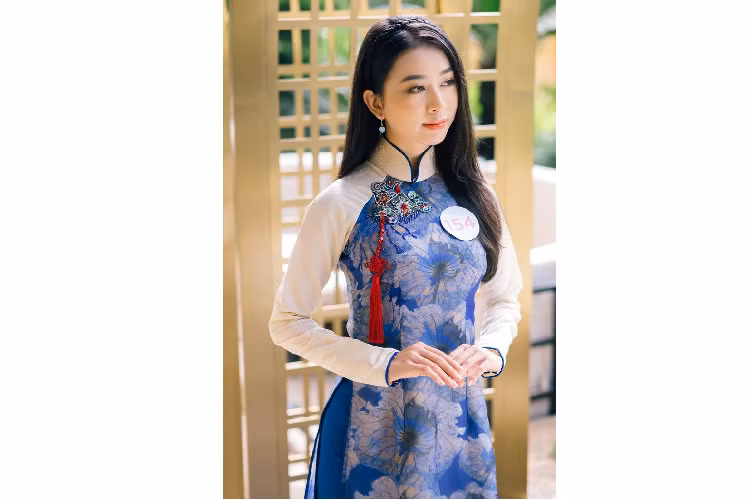 Võ Thị Ý Nhi là Hoa khôi Sinh viên Đại học Huế 2020. Trên trang cá nhân, Ý Nhi gửi lời cảm ơn gia đình, bạn bè, thầy cô đã ủng hộ để cô có thể vượt lên chính mình, bắt đầu hành trình mới. Ảnh: BTC. 