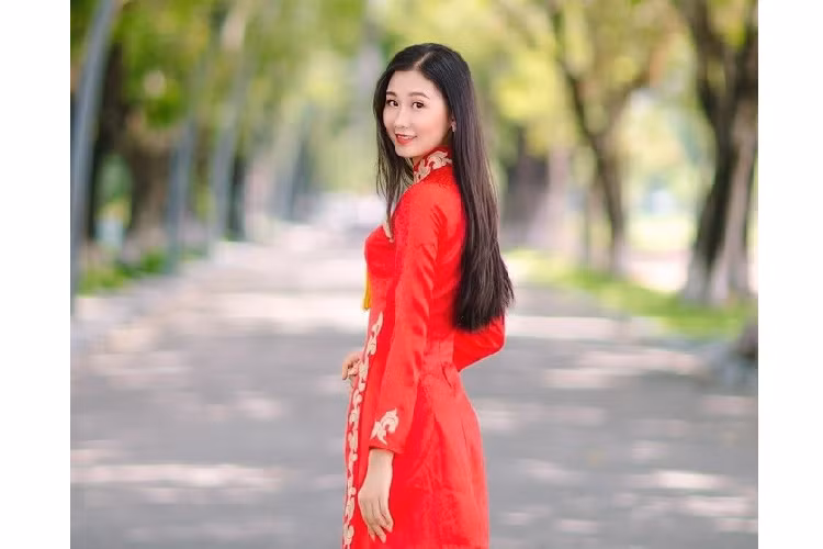 Võ Lê Quế Anh là sinh viên khoa Ngôn ngữ và Văn hóa Hàn Quốc, Đại học Ngoại ngữ, Đại học Huế. Cô gái sinh năm 2001 chia sẻ danh hiệu Á khôi đại học là một trong những động lực để cô đăng ký thi Hoa hậu Việt Nam 2020. Sau vòng sơ khảo tại TP.HCM, Quế Anh và các thí sinh khác đã đáp chuyến bay đến Hà Nội để chuẩn bị cho hành trình tiếp theo. Ảnh: NVCC. 