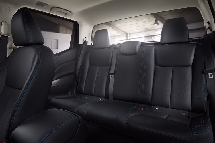 Navara N-Guard 2020 đặc biệt được trang bị một loạt các công nghệ an toàn tiên tiến của Nissan, bao gồm phanh khẩn cấp thông minh, camera 360 độ, hỗ trợ khởi hành ngang dốc... Soufiane Elkhomri, giám đốc xe thương mại hạng nhẹ của Nissan châu Âu, cho biết với những nâng cấp và thay đổi trên N-Guard 2020 cho phép chiếc bán tải này trở thành một phương tiện có thể sử dụng hàng ngày, nhưng vẫn đủ khả năng để thực hiện những chuyến hành trình khó khăn.