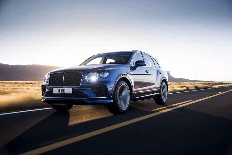 Vào hồi đầu tháng 7 vừa qua, hãng Bentley đã chính thức vén màn phiên bản nâng cấp giữa vòng đời của mẫu SUV siêu sang Bentayga. Đến nay, hãng Bentley tiếp tục giới thiệu phiên bản mới của Bentley Bentayga Speed.