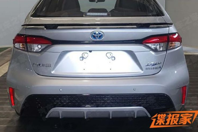 Cụ thể là 2 tùy chọn động cơ bao gồm: động cơ 4 xi-lanh tăng áp 1.2L với sức mạnh 116 mã lực và động cơ hybrid hút khí tự nhiên Atkinson 1.8L tạo ra 98 mã lực, được tích hợp với một động cơ điện, cho ra tổng công suất đạt 121 mã lực. Hiện tại vẫn chưa rõ thông tin về thời điểm chính thức ra mắt và giá xe Toyota Corolla 2021 phiên bản nâng cấp Facelift tại thị trường Trung Quốc.