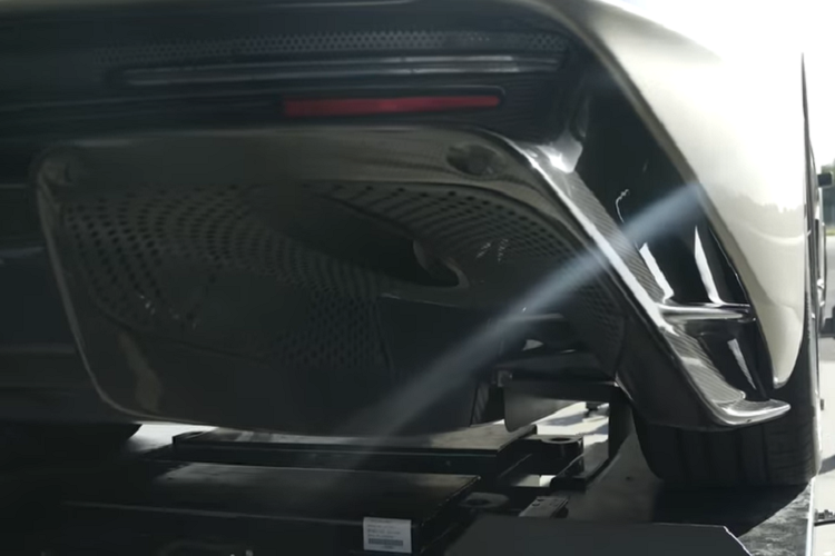 Các kỹ sư từ bộ phận Ứng dụng của McLaren – bộ phận của chuyên tập trung vào phát triển sản phẩm ảo, như đo từ xa, điện khí hóa và điều khiển – đã làm việc với nhóm phát triển Speedtail Electric Drive Technology để tích hợp công nghệ biến tần và công nghệ chuyển đổi DC/DC của xe vào hệ thống truyền động điện, đảm bảo mức độ kiểm soát và quản lý năng lượng cần thiết cho chiếc Hyper-GT để có được hiệu suất phi thường