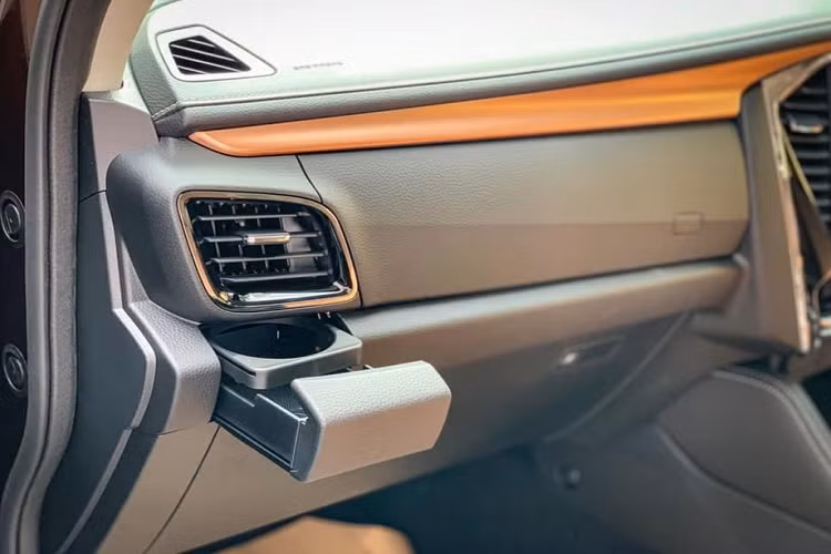 Theo Isuzu, trên Mu-X 2021 được ứng dụng hệ thống treo phía trước loại độc lập cánh tay đòn kép giúp giảm xóc tốt hơn so với phiên bản trước. Hệ thống treo phía sau cũng được tinh chỉnh lại 5 liên kết mới.