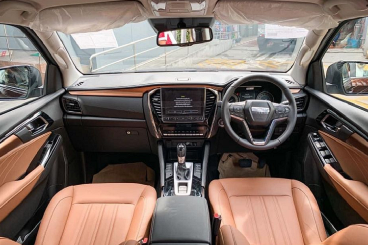 Sau khoảng 2 tuần kể từ ngày ra mắt, Isuzu Mu-X 2021 đã bắt đầu được bán ra tại Thái Lan và đang nhận được rất nhiều sự quan tâm của người tiêu dùng nước này