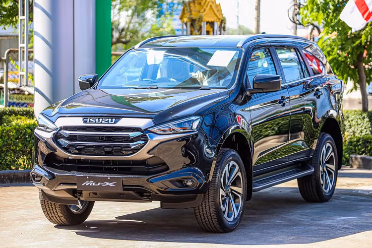 Isuzu Mu-X 2021 bot bao thu, co cua 