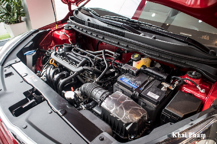 Mẫu xe này vẫn duy trì động cơ Kappa I-4 - 1.4L cho công suất 94 mã lực tại 6.000 vòng/phút và mô-men xoắn 132 Nm ở 4.000 vòng/phút. Động cơ trên kết hợp hộp số tự động 4 cấp và hệ thống dẫn động cầu trước. Giá xe Kia Soluto AT Luxury 2020 tại Việt Nam bán ra chính hãng là 499 triệu đồng.