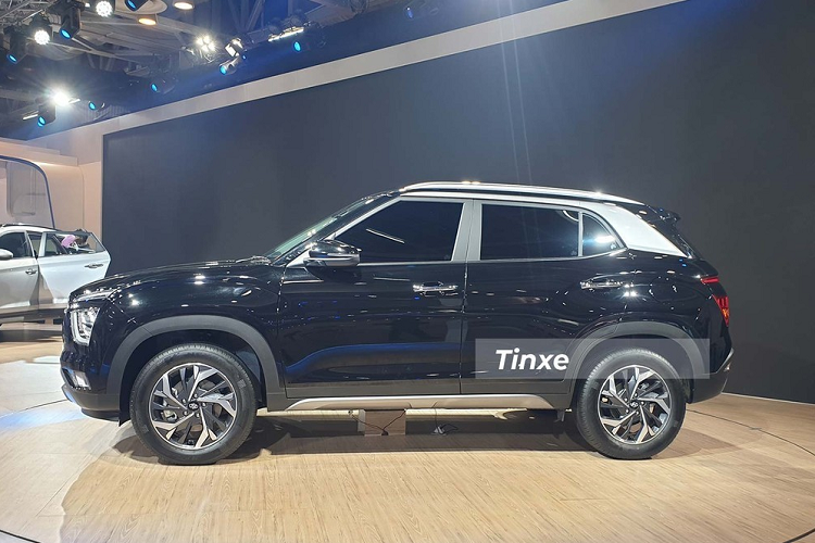 "Thừa thắng xông lên", hãng Hyundai hiện đang phát triển thêm phiên bản 7 chỗ mới của dòng crossover cỡ nhỏ này. Những hình ảnh của Hyundai Creta 7 chỗ trên đường thử tại Hàn Quốc đã phần nào xác nhận điều này