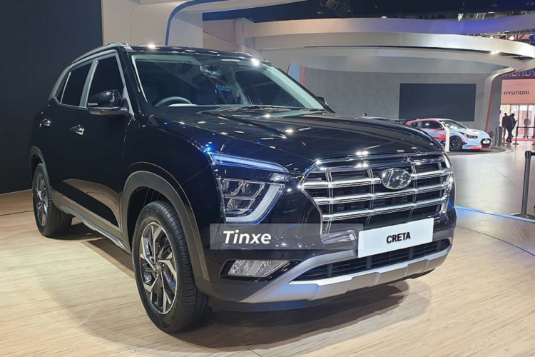 Cuối cùng là động cơ diesel tăng áp, dung tích 1,5 lít với công suất tối đa 115 mã lực và mô-men xoắn cực đại 250 Nm. Theo tin đồn, Hyundai Creta 7 chỗ sẽ được bày bán trên thị trường Ấn Độ vào đầu năm sau với giá khởi điểm khoảng 1,1 - 1,15 triệu Rupee (340 - 355 triệu đồng).