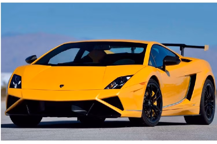 Vào năm 2012, hãng siêu xe Ý từng cho ra mắt chiếc Lamborghini Gallardo LP 570-4 Super Trofeo được thiết kế dành riêng cho việc chạy trong trường đua, với đầy đủ những cải tiến hấp dẫn nhất tại thời điểm đó.