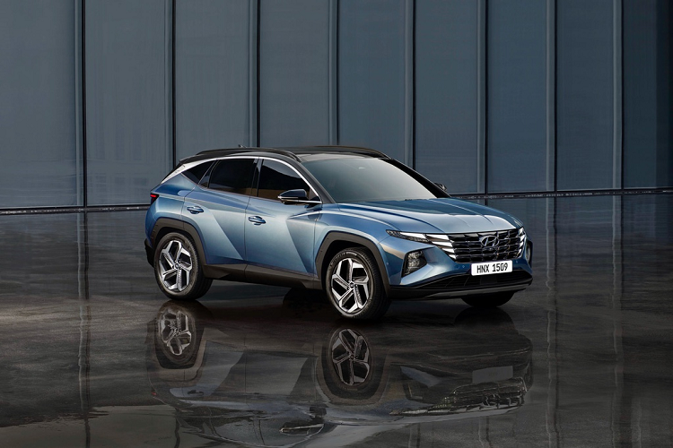 Tucson 2021 sẽ được bán ra đầu tiên tại Hàn Quốc vào tháng này và bán tại Mỹ vào quý I hoặc quý II/2021. Mức giá xe Hyundai Tucson 2021 hiện vẫn chưa được công bố.