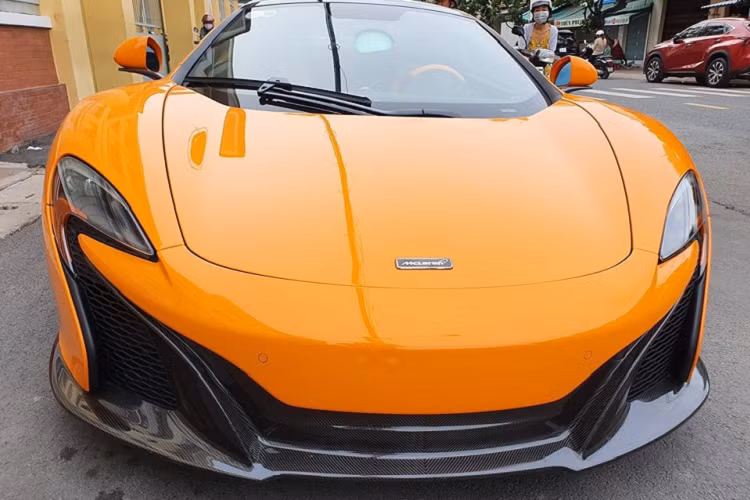 Đây cũng là chiếc siêu xe thứ 2 định cư tại Cần Thơ, chiếc đầu tiên là Lamborghini Huracan LP580-2 màu vàng độc nhất vô nhị ở Việt Nam. Siêu xe mui trần McLaren 650S Spider khi về Cần Thơ được vận chuyển bằng xe chuyên dụng để đi quãng đường từ Sài thành xuống đây. 