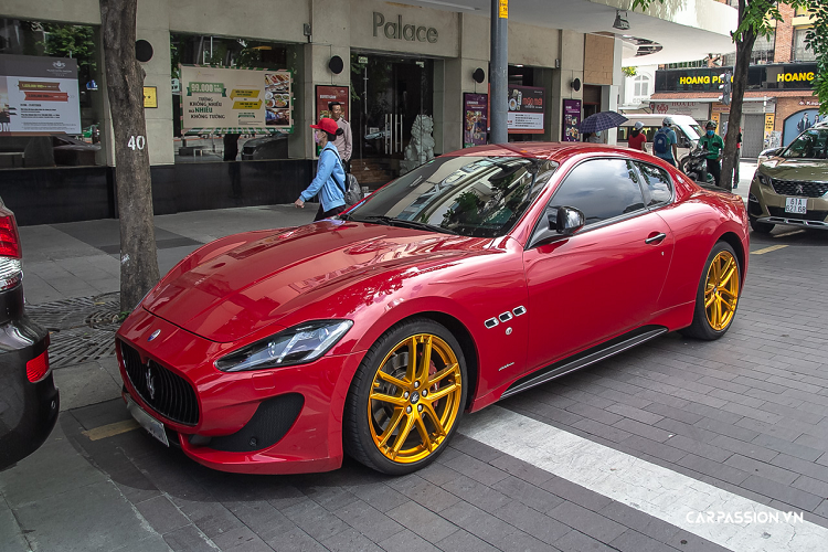 Granturismo Sport đạt mô-men xoắn cực đại 519 Nm và có khả năng tăng tốc từ 0-100 km/h trong 4,8 giây. Chiếc xe có thể đạt tốc độ tối đa lên tới 298 km/h. Khi mới ra mắt tại việt Nam, giá xe Maserati GranTurismo Sport được chào bán chính hãng hơn 12 tỷ đồng.