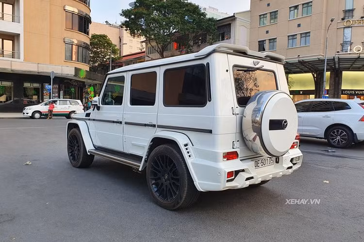 Bộ cản dưới trước/sau là chi tiết dễ dàng nhận ra nhất trên bản độ này.