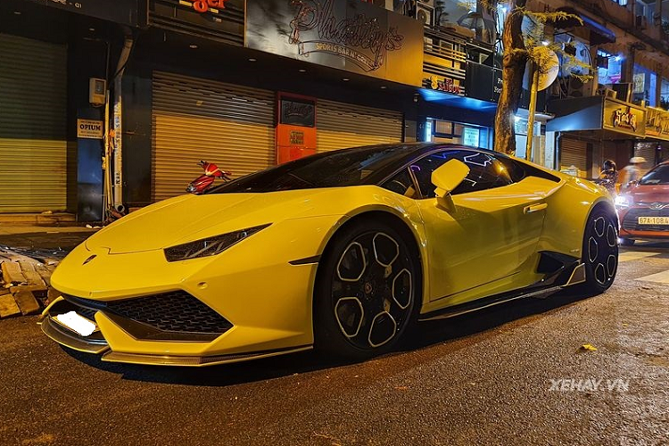 Dù được độ khá thú vị, siêu xe Lamborghini Huracan vẫn sử dụng động cơ hút khí tự nhiên V10 5.2L nguyên bản, cho công suất 610 mã lực và mô-men xoắn cực đại 560Nm.