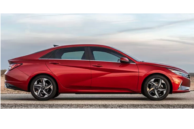 Dự kiến, hãng xe Hàn Quốc sẽ còn giới thiệu thêm phiên bản Elantra Sport với động cơ mạnh mẽ hơn phiên bản hiện tại. Thế hệ mới cũng sẽ trang bị công nghệ an toàn và hỗ trợ người lái giống Elantra hiện hành, như cảnh báo chệch làn, điều khiển hành trình thích ứng, phát hiện điểm mù và một số tính năng khác. Giá xe Hyundai Elantra 2021 mới hiện vẫn chưa được công bố.