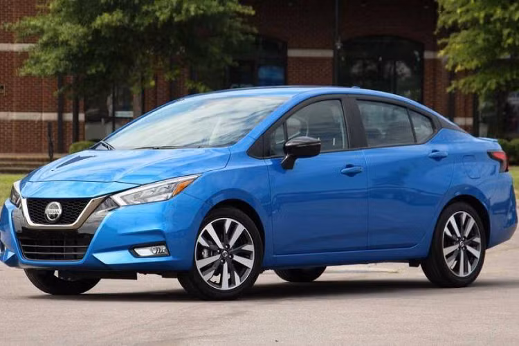 1. Nissan Versa - Nissan Sunny 2020 (giá khởi điểm: 14.730 USD). Đây được xem là mẫu xe ôtô cỡ nhỏ, giá rẻ được nhiều người dùng đánh giá cao. Đáng tiếc, tại thị trường Việt Nam xe ít được quan tâm.