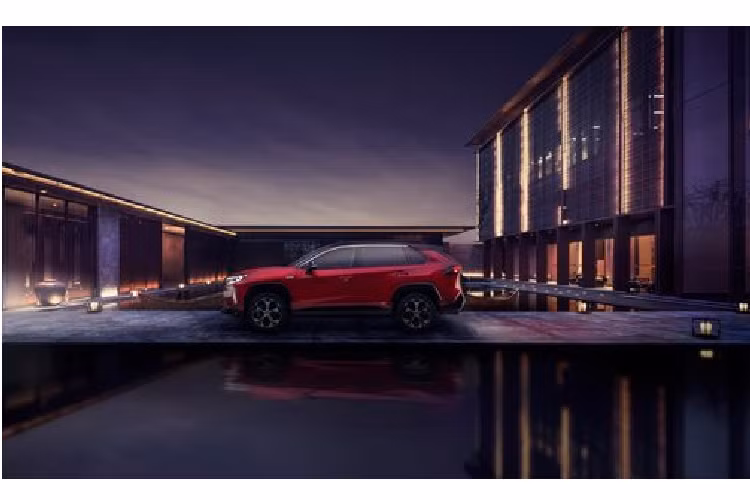 RAV4 Prime XSE có tới 3 gói tùy chọn khác nhau, đó là gói Weather 815 USD (khoảng 19 triệu đồng) gồm sưởi cho ghế sau và cần gạt nước mưa cảm biến; gói Weather and Audio Package giá 2.435 USD (khoảng 56,8 triệu đồng) gồm các tính năng của Weather và hệ thống âm thanh cao cấp JBL, 3 năm sử dụng hệ thống định vị tiên tiến và 1 năm miễn phí chức năng hỗ trợ điểm đến.
