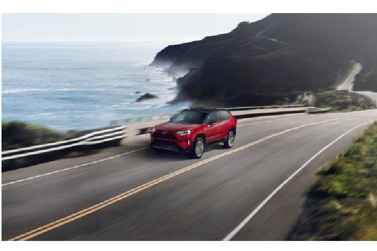 Cung cấp sức mạnh cho RAV4 Prime là hệ truyền động plug-in hybrid, sử dụng động cơ 2.5L 4 xi-lanh, pin lithium-ion và một động cơ điện gắn phía sau. Thiết lập này cho ra tổng công suất 302 mã lực, giúp RAV4 Prime trở thành chiếc RAV4 mạnh nhất từ trước đến nay.