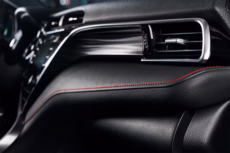 Tại thị trường Nga, tất cả phiên bản của Toyota Camry đều bổ sung thêm tính năng chống trộm T-Mark, tất nhiên có cả bản S-Edition này.