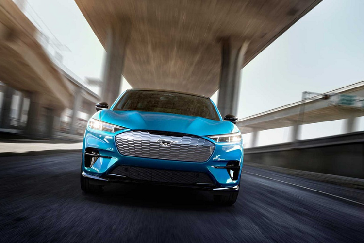 Hãng xe Mỹ đã chính thức giới thiệu mẫu crossover chạy điện Ford Mustang Mach-E GT 2021 mới tại thị trường châu Âu. So với bản tiêu chuẩn, phiên bản GT được Ford bổ sung một số chi tiết.