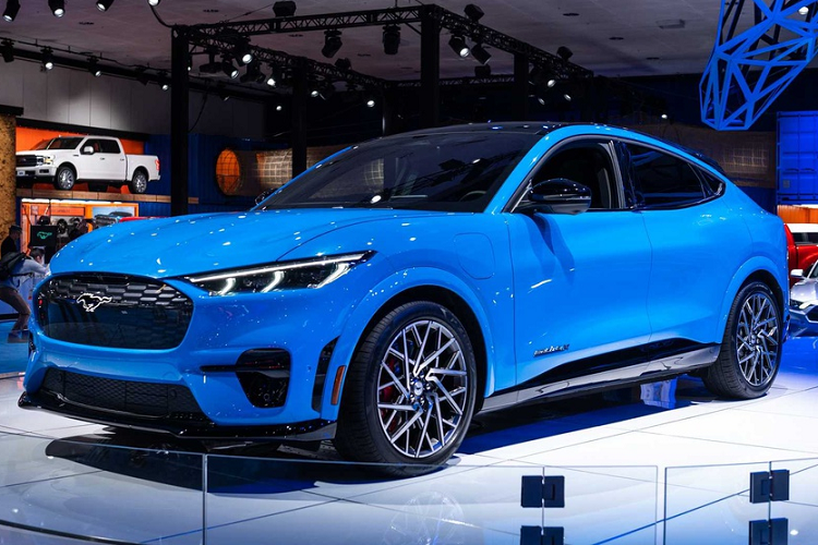 Dù vậy, khả năng tăng tốc này vẫn không đúng với những gì mà nhà sản xuất hứa hẹn, khi mẫu xe này lần đầu ra mắt vào tháng 11 năm ngoái. Ford từng cho biết Mustang Mach-E GT có khả năng tăng tốc 0-100 km/h trong khoảng 3 giây.