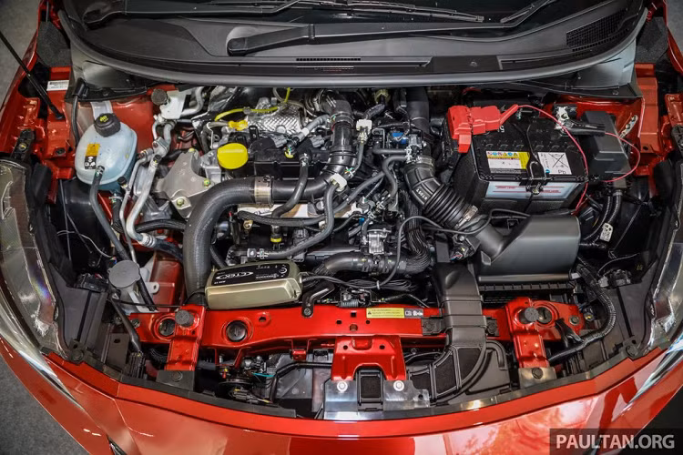 Nissan Sunny 2020 mới sẽ được trang bị động cơ xăng tăng áp 1.0L 3 xy-lanh, sản sinh công suất 98 mã lực, mô-men xoắn 152 Nm, đi kèm hộp số Xtronic CVT và hệ dẫn động cầu trước. So với model Sunny hiện hành tại Việt Nam, động cơ này cho mô-men xoắn cao hơn 18 Nm.