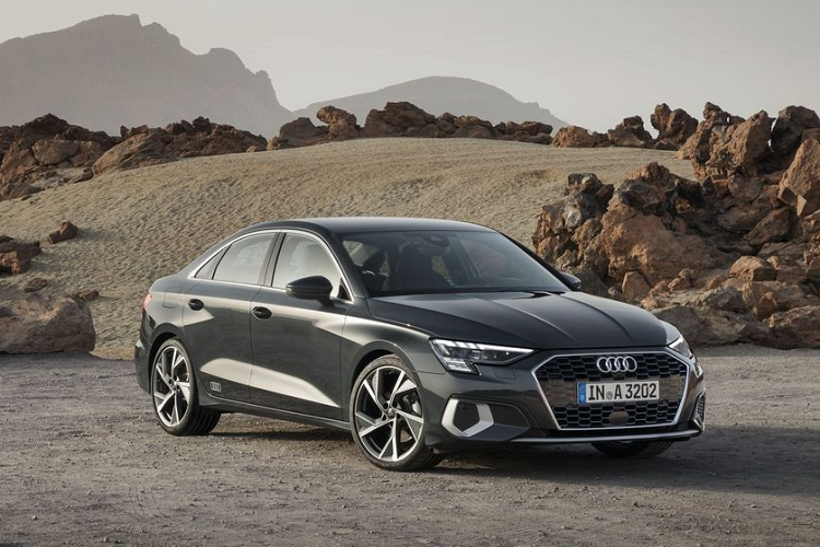 Theo kế hoạch, Audi sẽ bắt đầu mở cửa đặt hàng cho A3 Sedan 2021 vào cuối tháng 4 này tại Đức và một số thị trường châu Âu. Lịch trình giao hàng trong khi đó được sắp xếp vào đầu mùa hè. Mức giá xe Audi A3 sedan cho phiên bản 35 TFSI kể trên là 29.800 Euro (760 triệu đồng) trong khi một phiên bản “giá rẻ” (dự kiến xuất hiện sau) sẽ có giá từ 27.700 Euro, tương đương 700 triệu đồng.