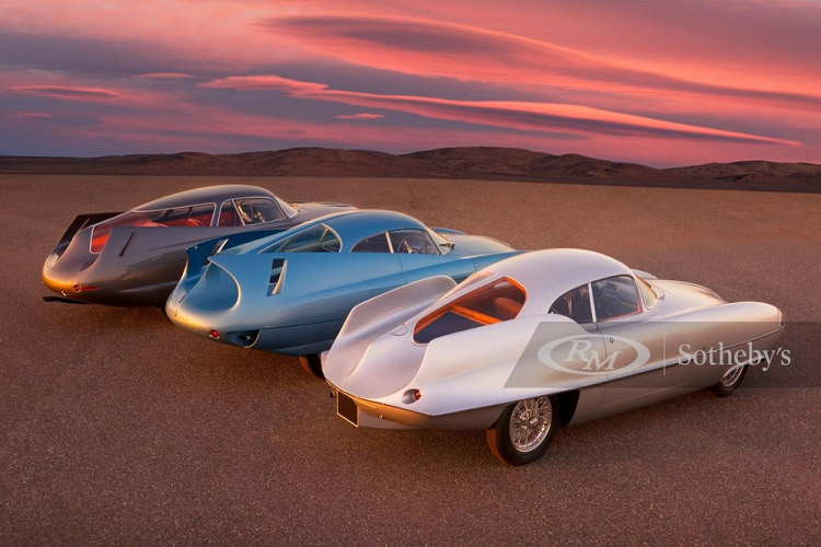 Những mẫu concept này mang tên lần lượt là B.A.T. 5, B.A.T. 7 và B.A.T. 9d. Chúng được thiết kế bởi Franco Scaglione và chế tạo thủ công bởi công ty Bertone. Chúng nằm trong số những mẫu xe concept quan trọng nhất từng được chế tạo và sẽ được bán cùng nhau tại phiên đấu giá Contemporary Art Evening Auction của công ty vào ngày 28/10 tới.