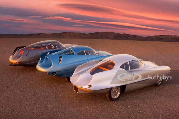 Những mẫu concept này mang tên lần lượt là B.A.T. 5, B.A.T. 7 và B.A.T. 9d. Chúng được thiết kế bởi Franco Scaglione và chế tạo thủ công bởi công ty Bertone. Chúng nằm trong số những mẫu xe concept quan trọng nhất từng được chế tạo và sẽ được bán cùng nhau tại phiên đấu giá Contemporary Art Evening Auction của công ty vào ngày 28/10 tới.