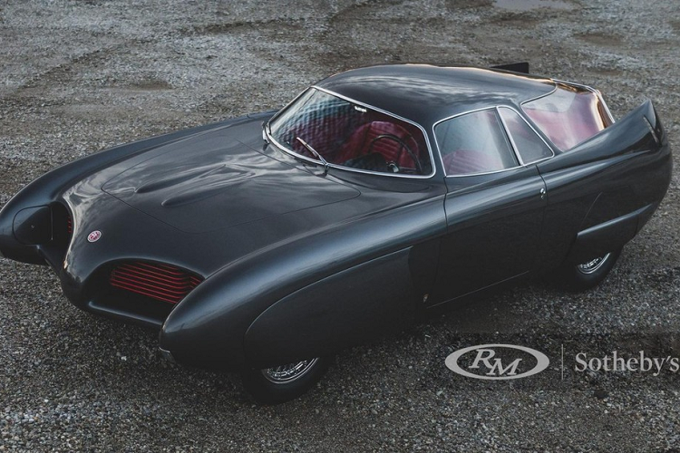 Chiếc đầu tiên là Alfa Romeo B.A.T. 5. Ông Scaglione đã thiết kế một concept chủ đích tối đa hóa khí lưu, qua đó mang đến cho nó một hình thái khí động học độc nhất, không giống bất cứ chiếc xe nào khác cùng thời. Nó được hoàn thiện trong một màu sơn xám đậm và ra mắt công chúng lần đầu trong tháng 5 năm 1953 tại Triển lãm Ô tô Turin. Trong tháng 10 cùng năm đó, B.A.T. 5 đã được bán cho nhà nhập khẩu người Mỹ Stanley Arnolt và trưng bày tại Mỹ. Arnolt đã lái chiếc xe trong vài năm trước khi bán lại cho Joe Pyrsak, người gìn giữ nó trong suốt 30 năm tiếp theo.