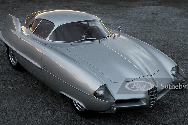 Cuối cùng là B.A.T. 9d ra mắt tại Triển lãm Ô tô Turin trong năm 1955. Thương hiệu Alfa Romeo muốn mẫu xe concept mới nhất khi đó của họ trở nên thực tiễn hơn để sử dụng trên đường phố, vậy nên Scaglione đã thu nhỏ kích thước phần vây phía sau và lắp đặt một lưới tản nhiệt phía trước đúng đặc trưng của Alfa Romeo.