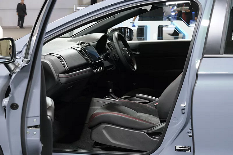 Tương tự như Jazz, ghế ngồi của Honda City hatchback 2021 có thể gập bố trí linh động để chở theo hành lý, ghế ngồi này được Honda đặt tên là MAGIC SEAT.