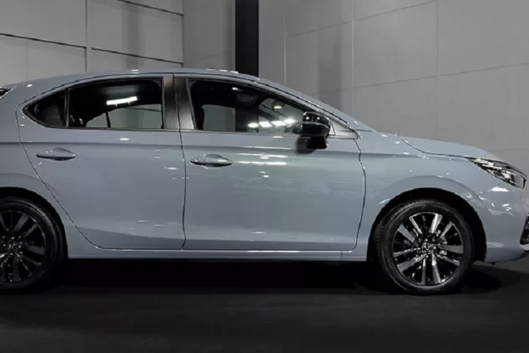 Động cơ cho công suất tối đa 122 mã lực tại 5.500 vòng/phút, mô-men xoắn cực đại 173 Nm tại 2.000 - 4.500 vòng/phút. Tích hợp công nghệ ngắt động cơ Idling Stop System. Nhờ đó, xe có công suất mạnh hơn động cơ 1.5L N/A cũ 4 mã lực, đồng thời tiết kiệm nhiên liệu hơn với mức tiêu hao nhiên liệu khi đi đường trường được công bố khoảng 4,2 lít/100 km.